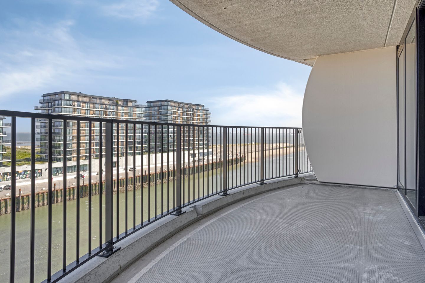 Foto 14 van Middenhavendam 14-501