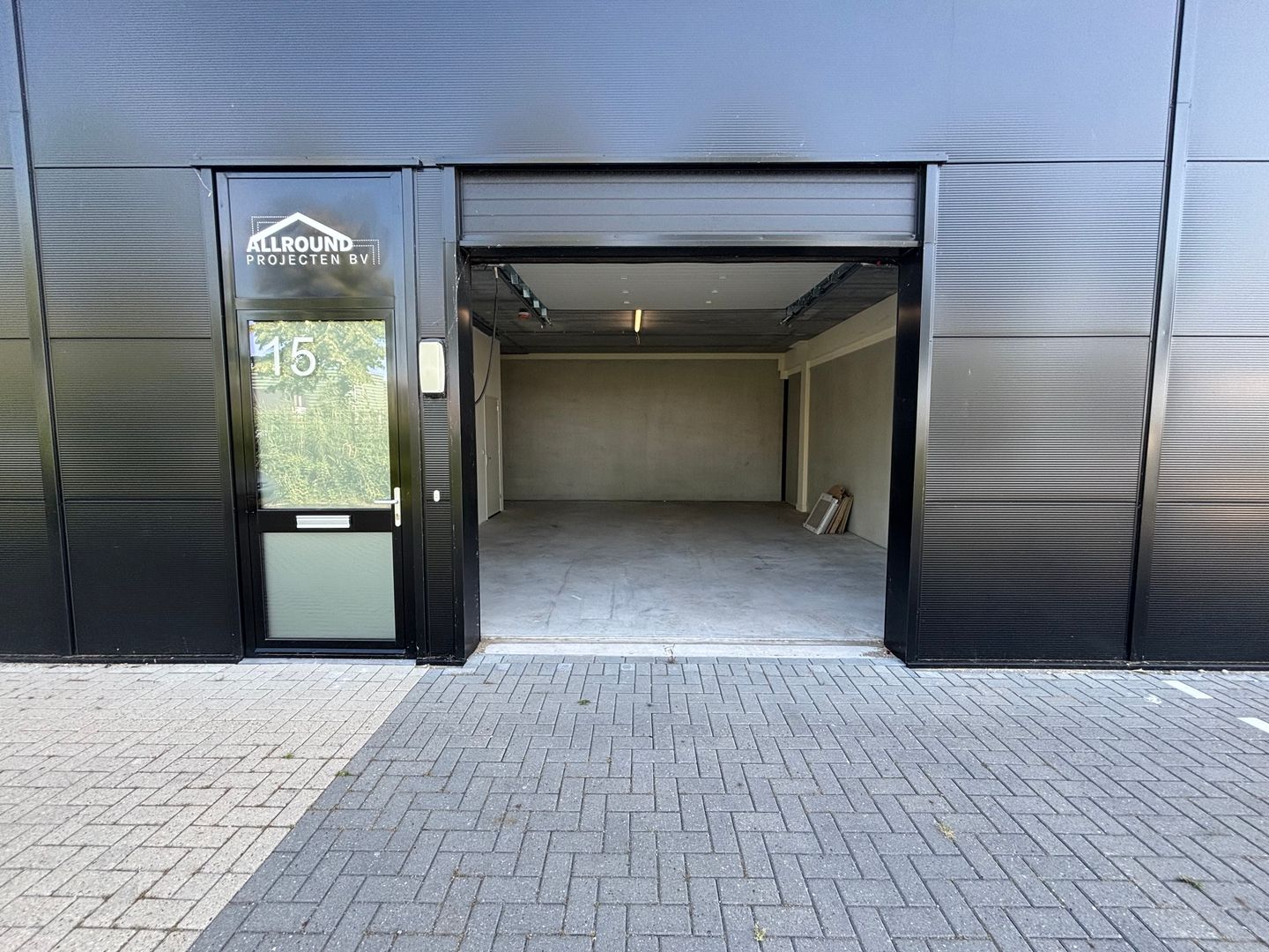 View photo 2 of Randweg-West 15