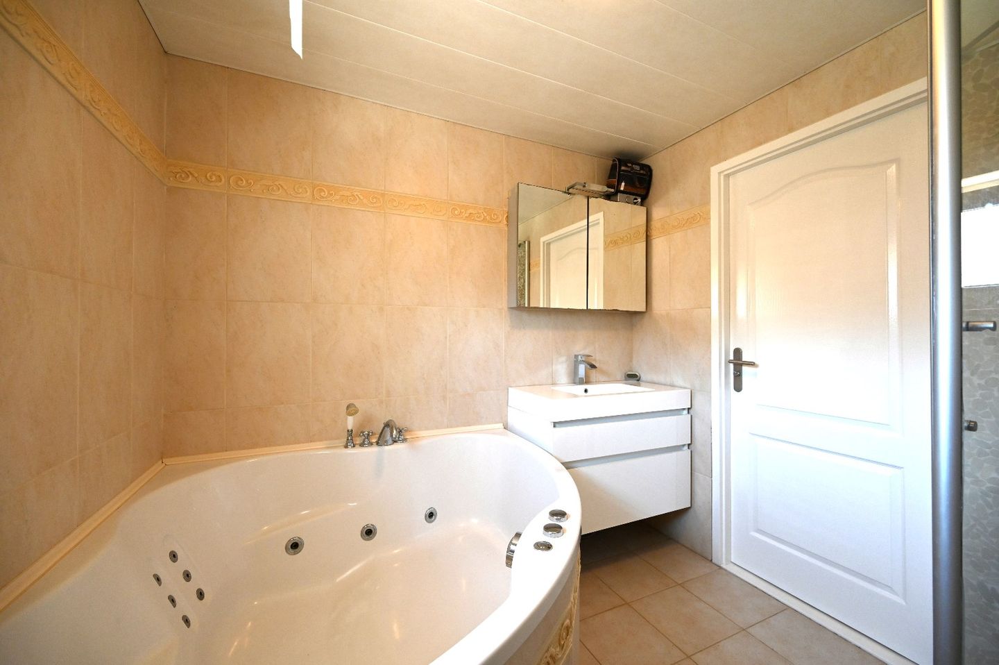 Photo 34 of Wilhelminastraat 137