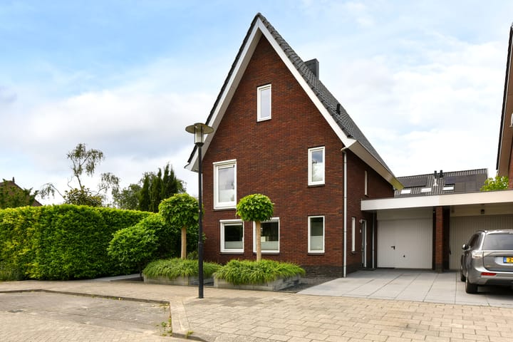 Rechtsachterstraat 12