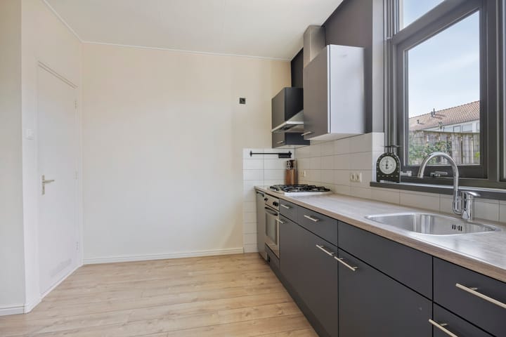 Photo 8 of Westlandstraat 25