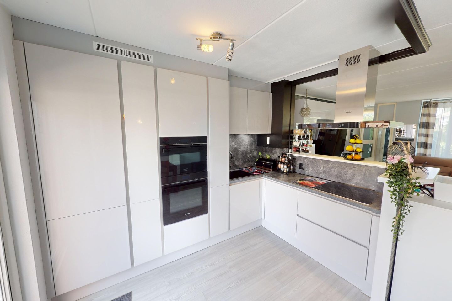 Foto 25 van Duiker 50