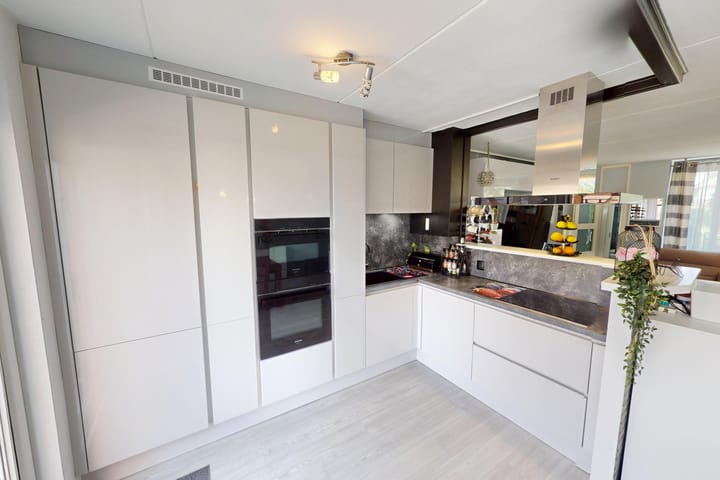 Foto 25 van Duiker 50