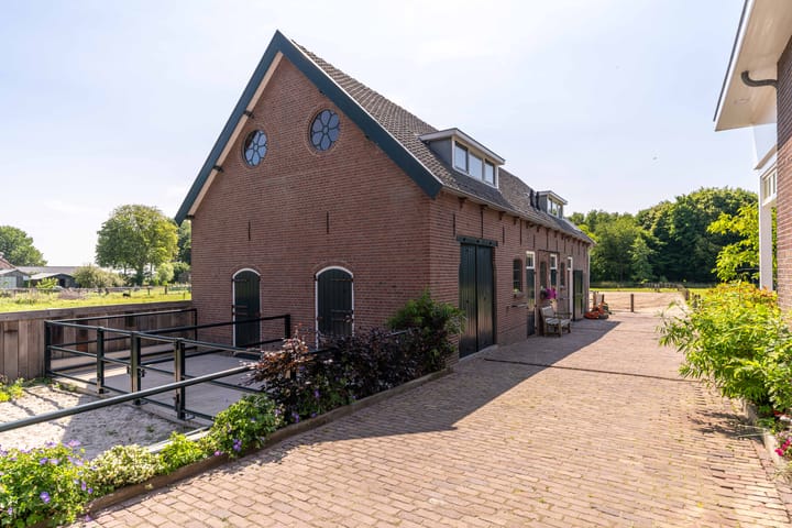 Photo 8 of Oostvlietweg 29