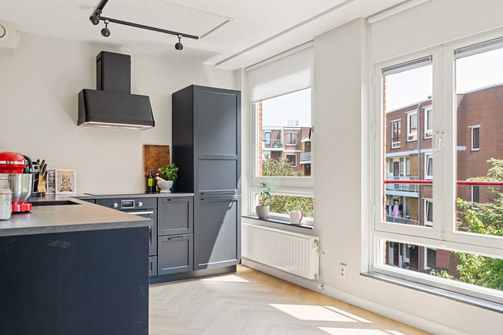 Photo 3 of Minahassastraat 14-C