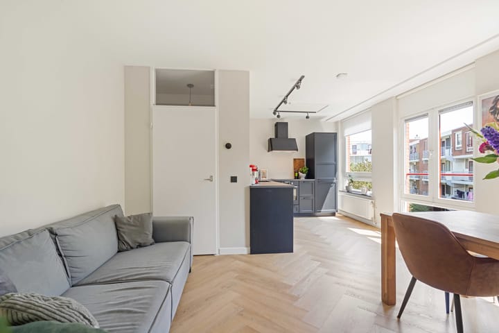 Photo 7 of Minahassastraat 14-C