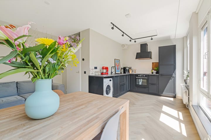 Photo 10 of Minahassastraat 14-C