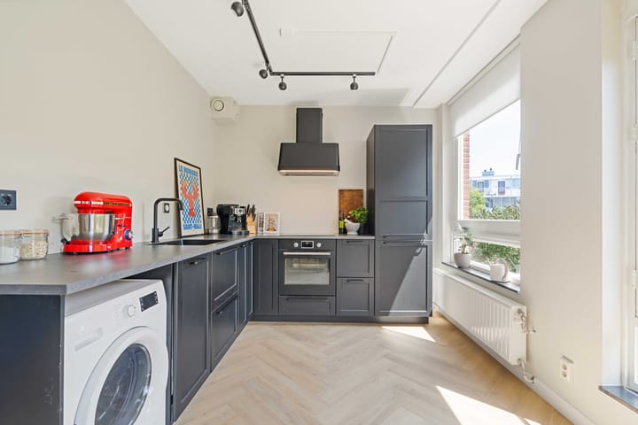 Photo 11 of Minahassastraat 14-C