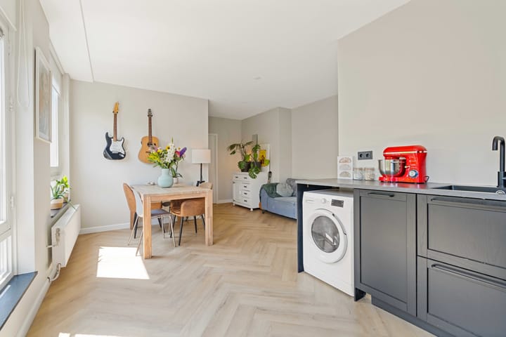 Photo 13 of Minahassastraat 14-C