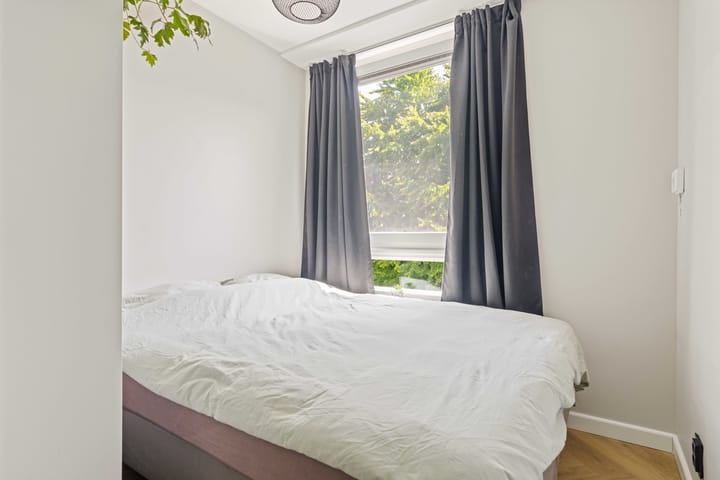 Photo 17 of Minahassastraat 14-C