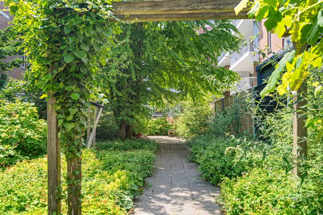 Foto 23 van Minahassastraat 14-C