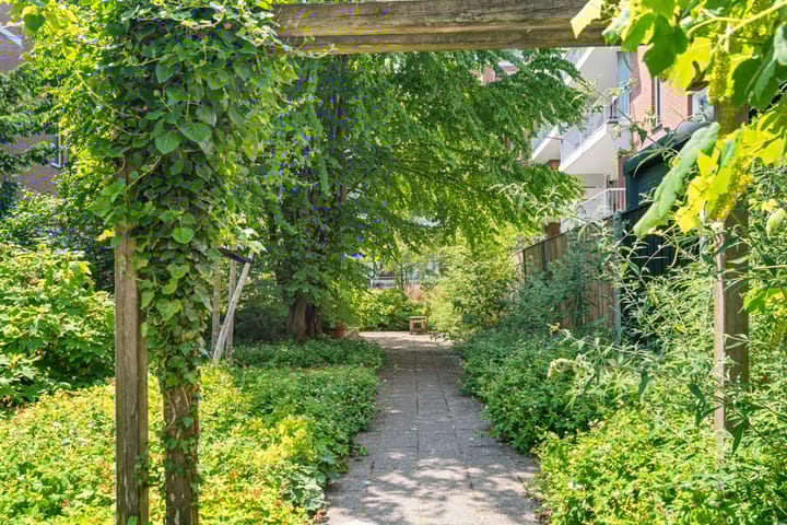 Photo 23 of Minahassastraat 14-C