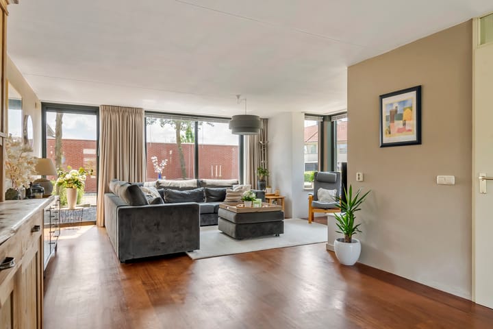 Photo 15 of J. van Zantenstraat 84