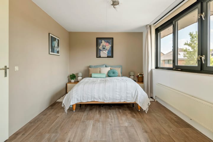 Photo 42 of J. van Zantenstraat 84