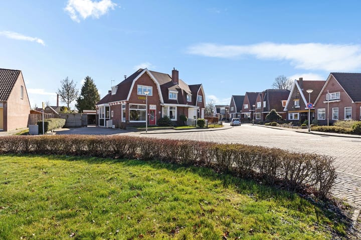 Foto 1 van Burgemeester van Weringstraat 12