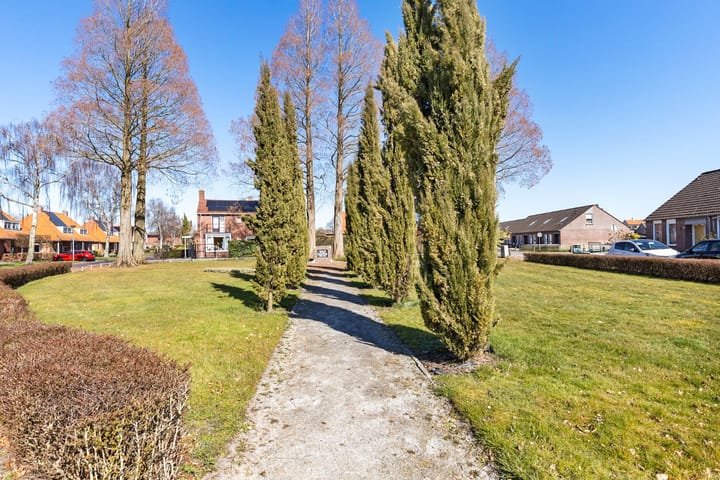 Foto 2 van Burgemeester van Weringstraat 12