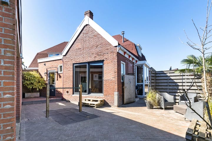 Foto 3 van Burgemeester van Weringstraat 12