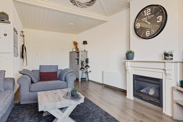 Foto 10 van Burgemeester van Weringstraat 12