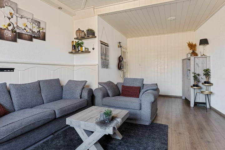 Foto 11 van Burgemeester van Weringstraat 12