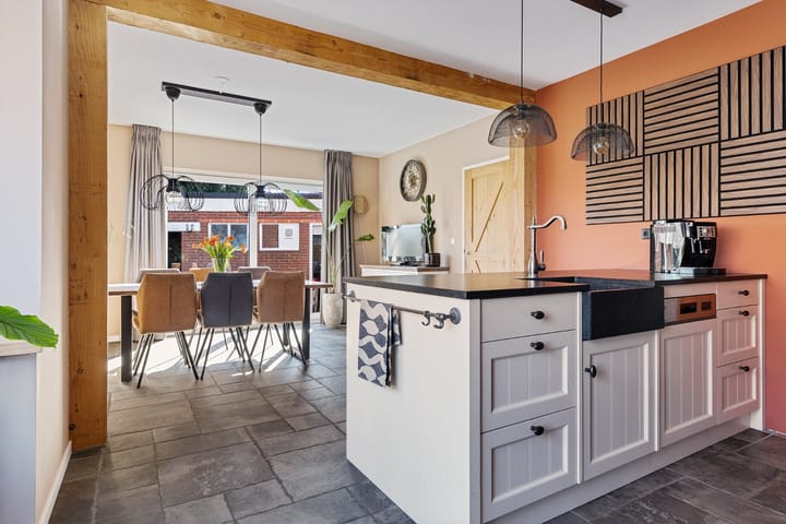 Foto 15 van Burgemeester van Weringstraat 12