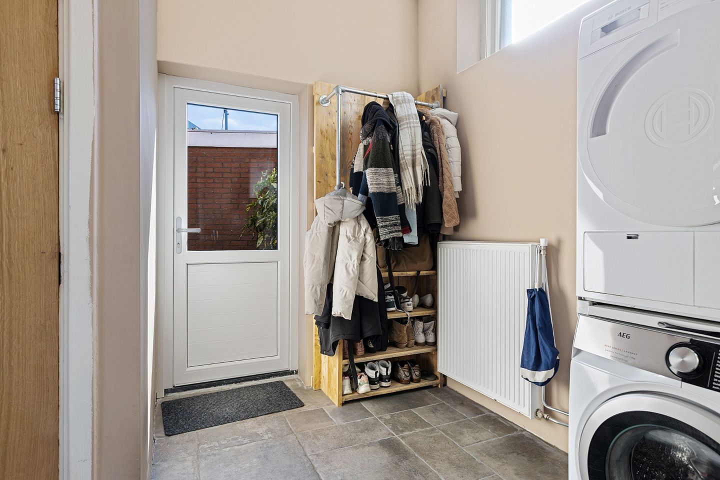 Foto 20 van Burgemeester van Weringstraat 12