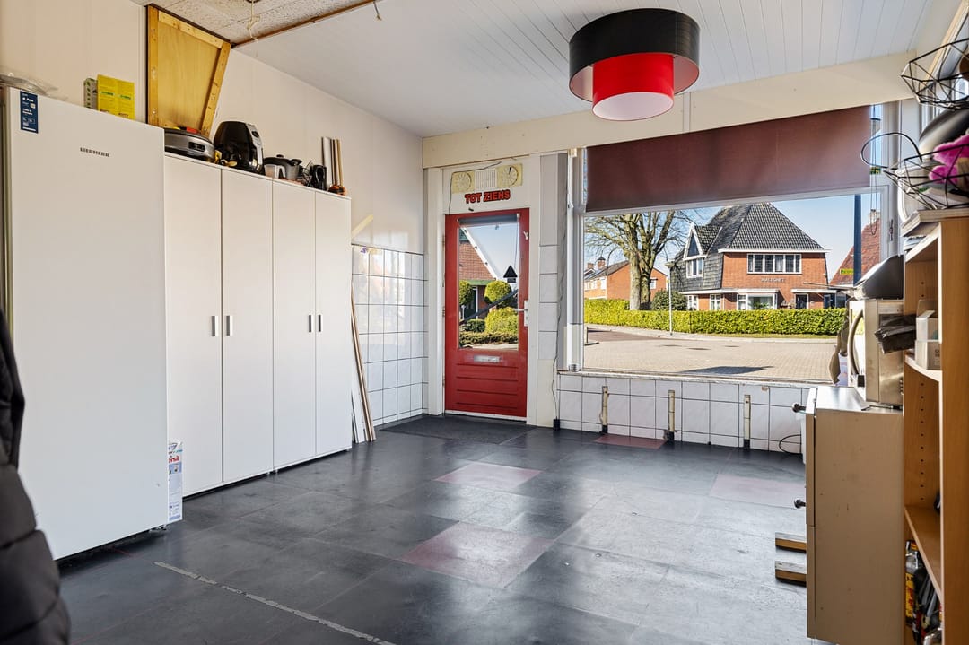 Foto 28 van Burgemeester van Weringstraat 12