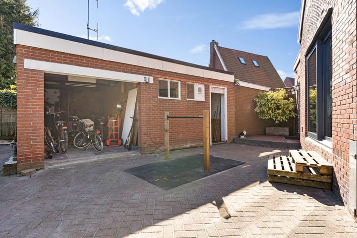 Foto 39 van Burgemeester van Weringstraat 12