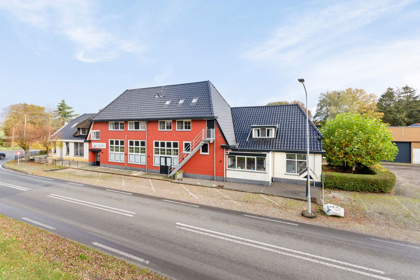 Bekijk foto 3 van van Helomaweg 1