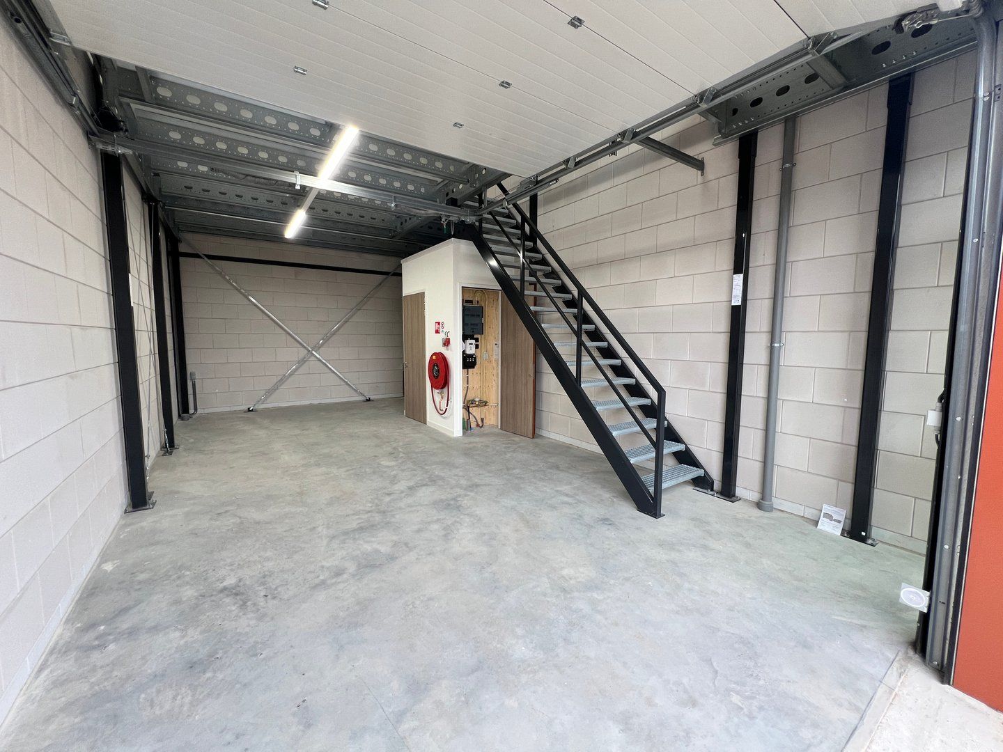 View photo 3 of Edisonstraat 18-D