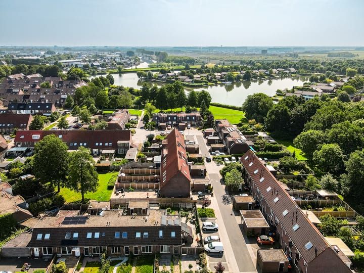 Photo 44 of Purmer 69