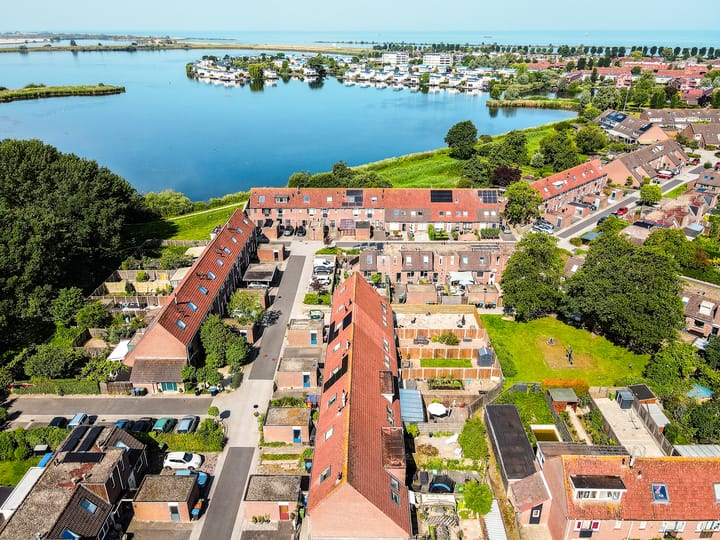 Photo 46 of Purmer 69