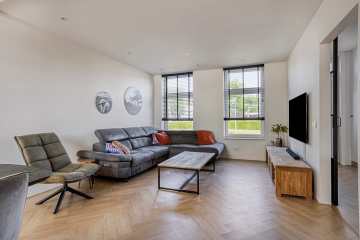 Foto 10 van Poolsplein 4