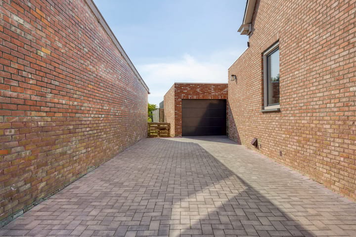 Foto 32 van Poolsplein 4