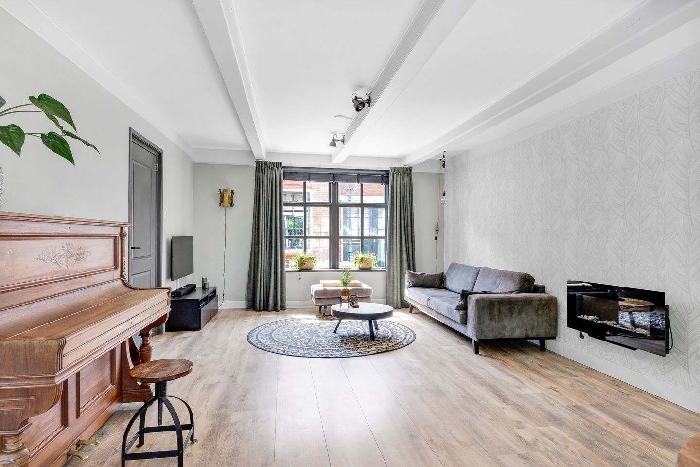 Photo 10 of Dubbelstraat 193