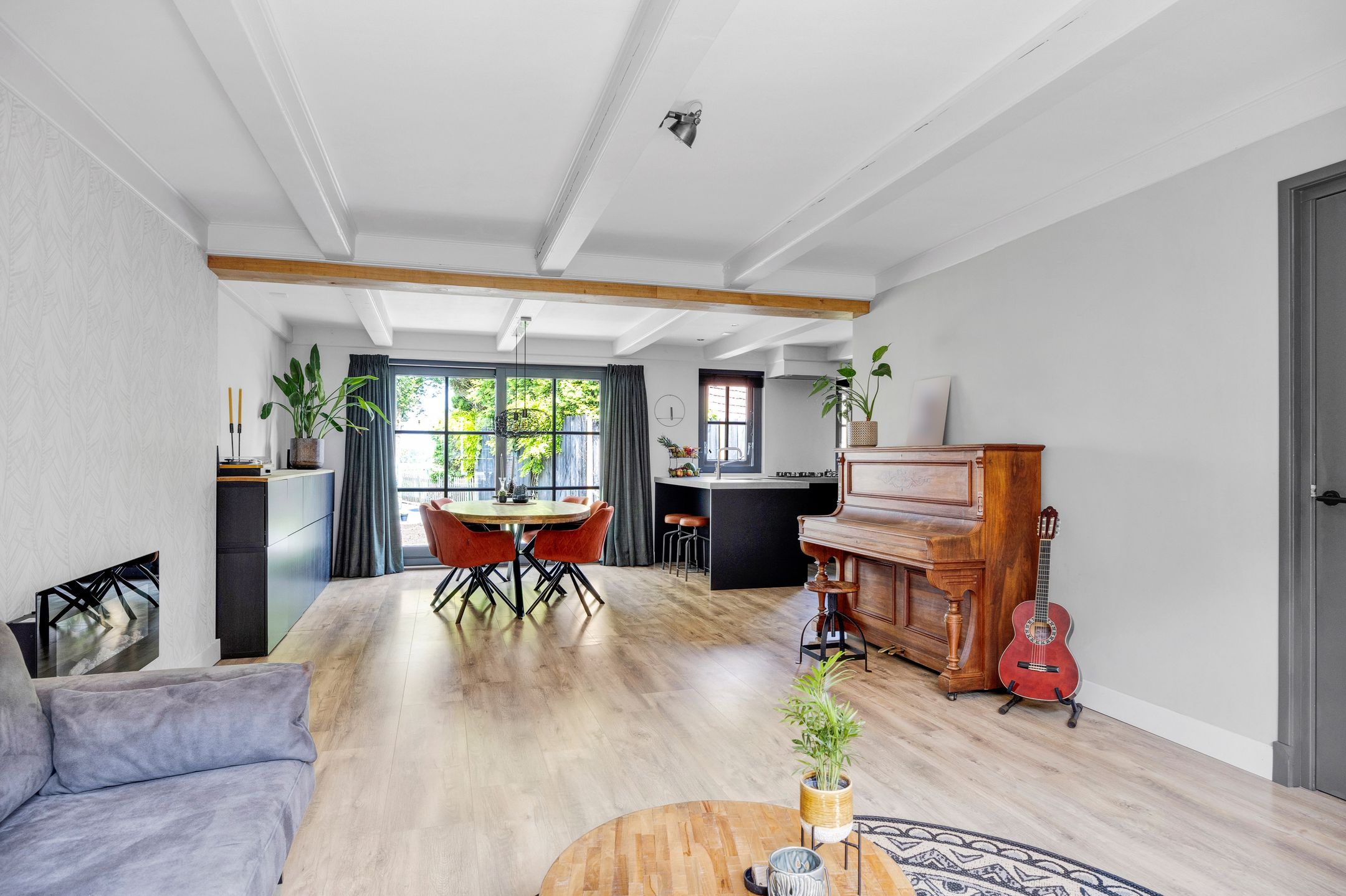 Photo 12 of Dubbelstraat 193