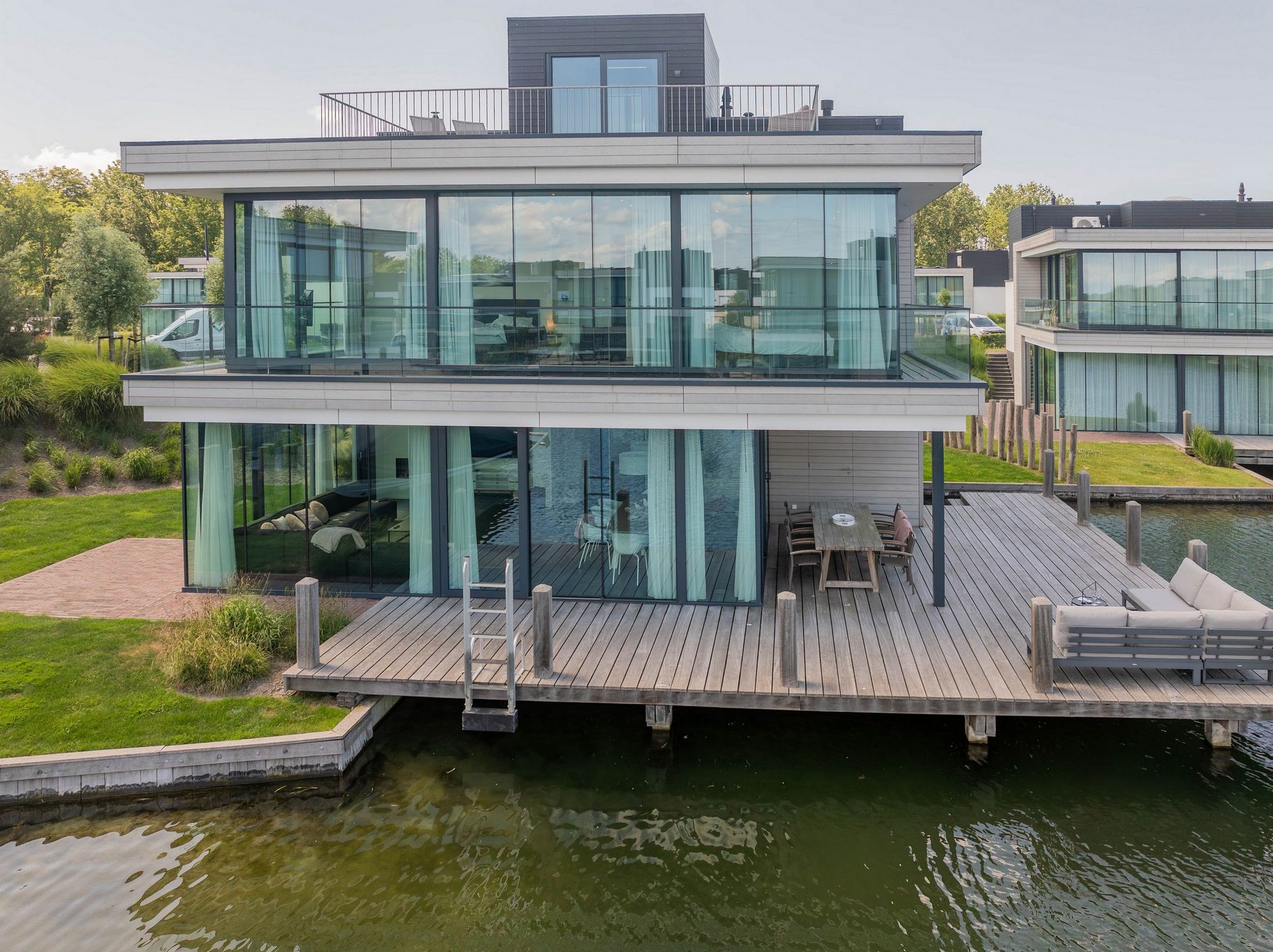 4-bedroom freehold villa in Arnemuiden — photo 1 of 5