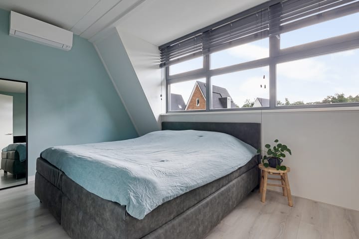 Photo 19 of Samuel de Marezhof 89