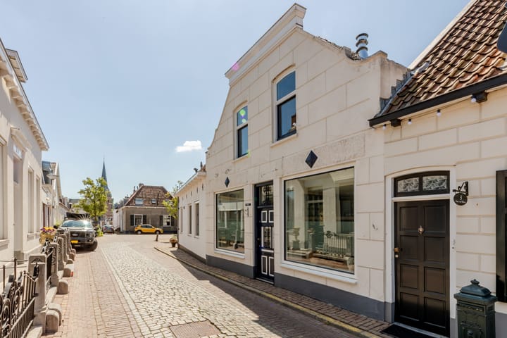 Photo 5 of Tolstraat 1