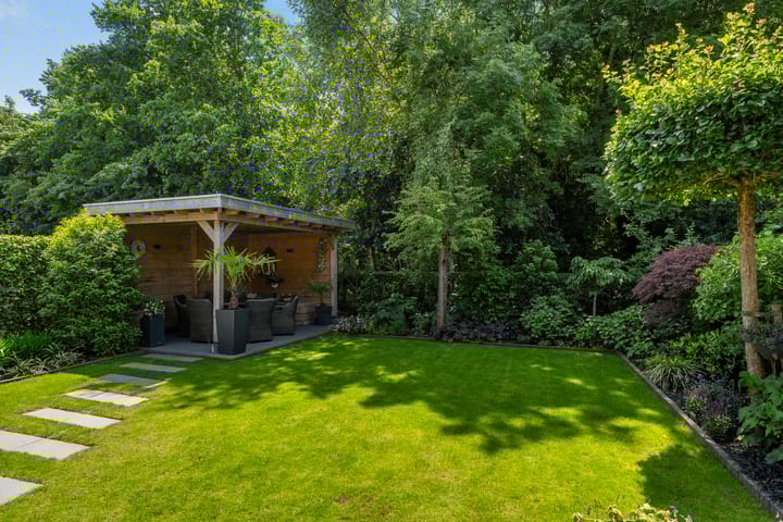 Foto 16 van Hoevelaan 5