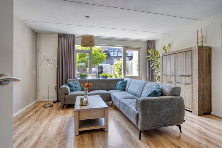 Foto 2 van Roos van Dekemastraat 21