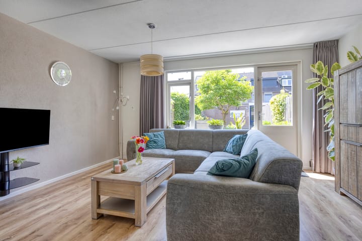 Foto 10 van Roos van Dekemastraat 21