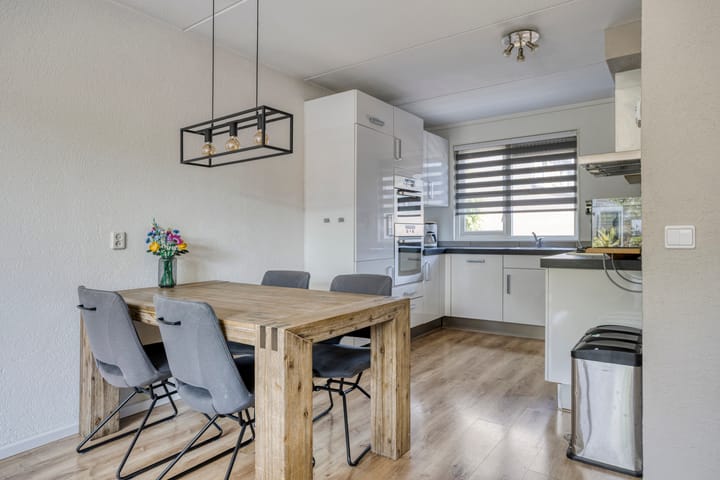 Foto 11 van Roos van Dekemastraat 21