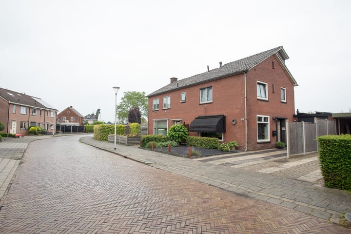 Photo 6 of Jacobsonstraat 32