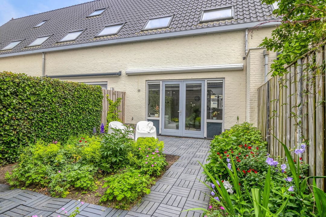 Photo 26 of Kamille 9