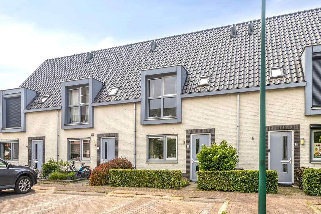 Photo 28 of Kamille 9