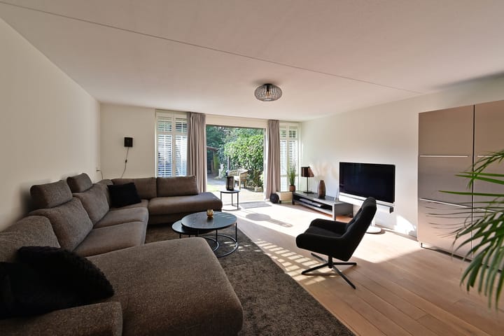 Photo 6 of Purperreiger 24