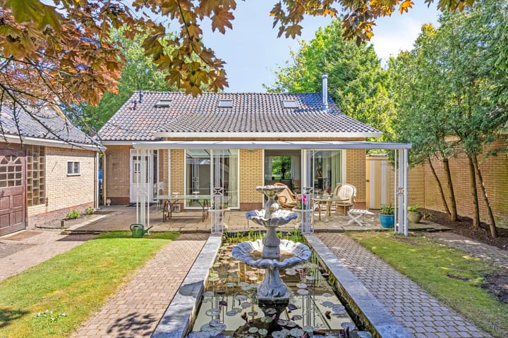 Photo 1 of Esdoornlaan 6