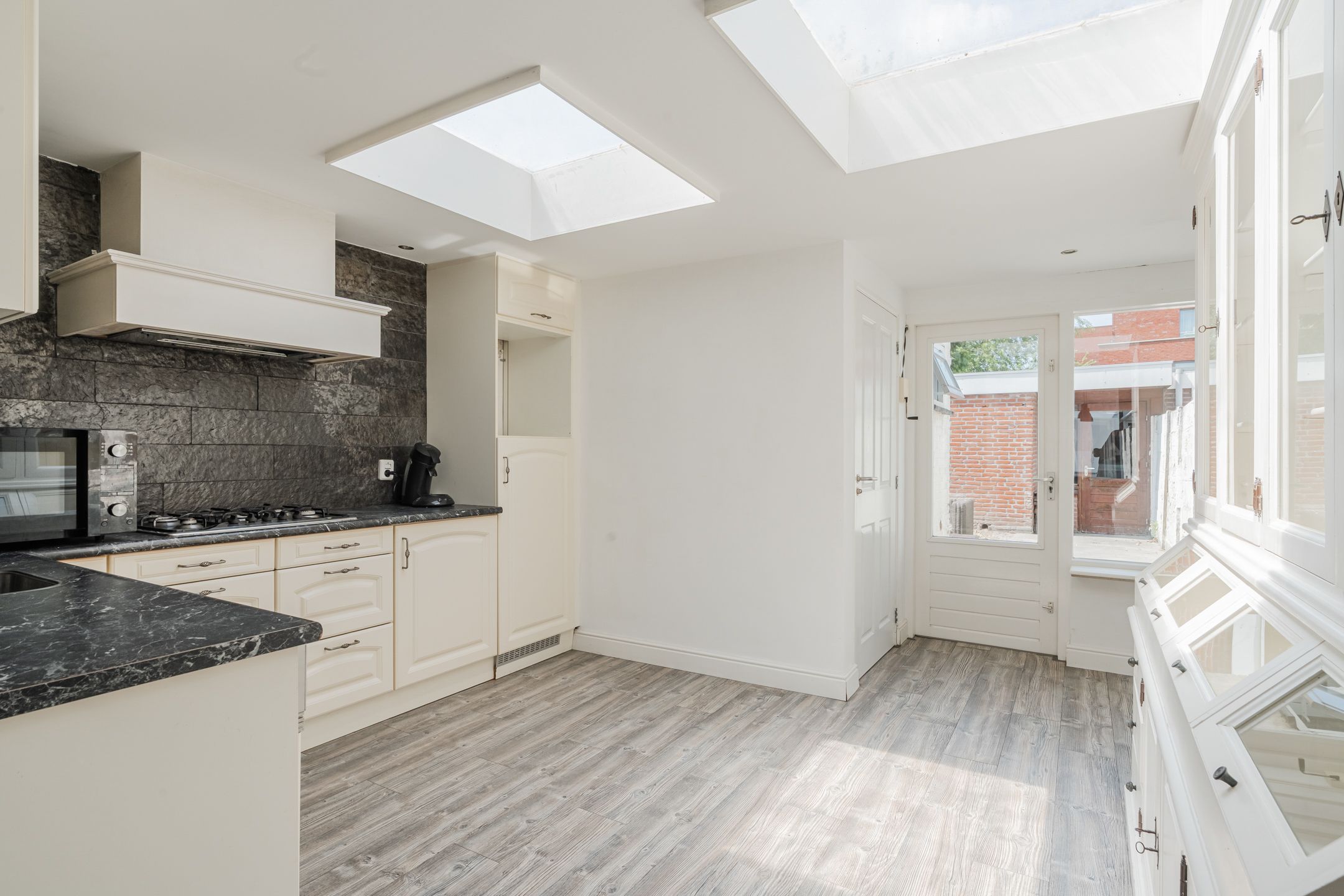 Photo 6 of Outshoornstraat 101