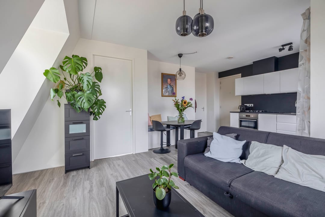 Foto 2 van Warmoesstraat 1-E