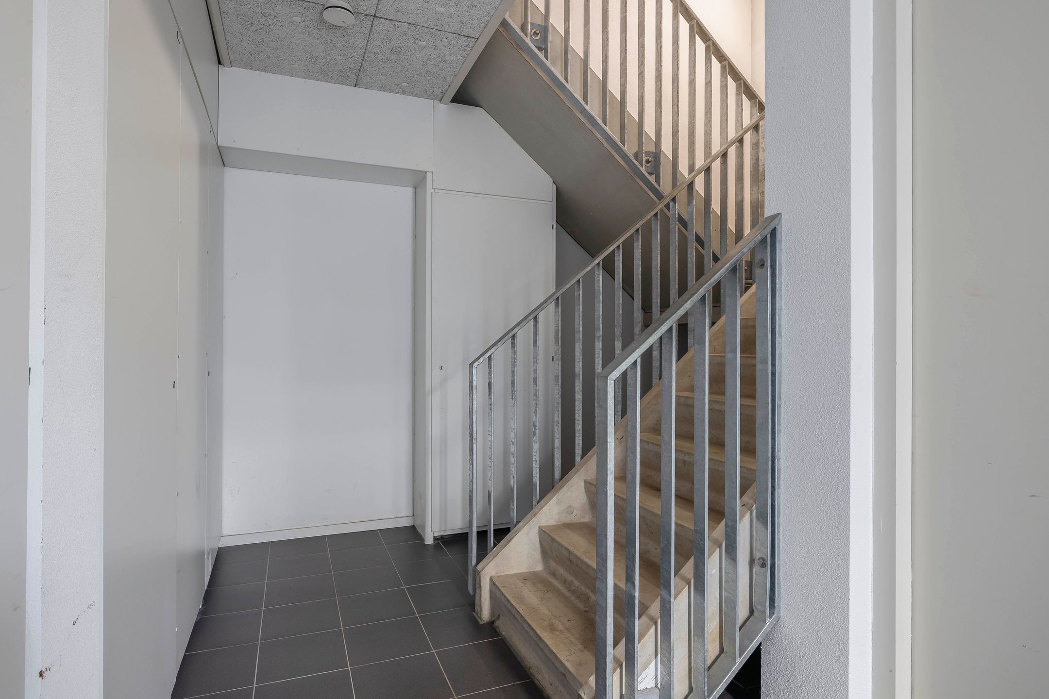 Foto 9 van Warmoesstraat 1-E